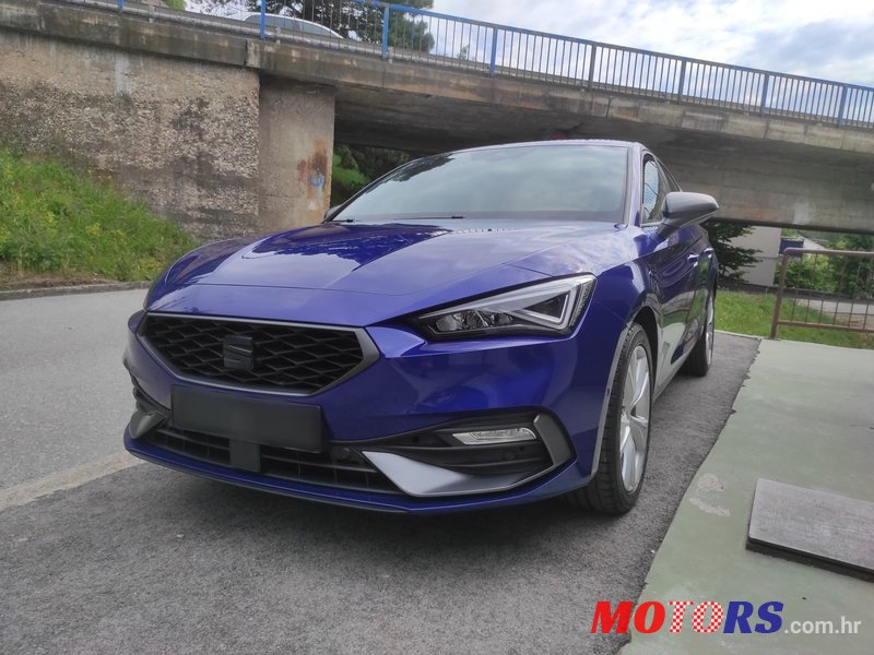 2020' SEAT Leon Hybrid photo #1