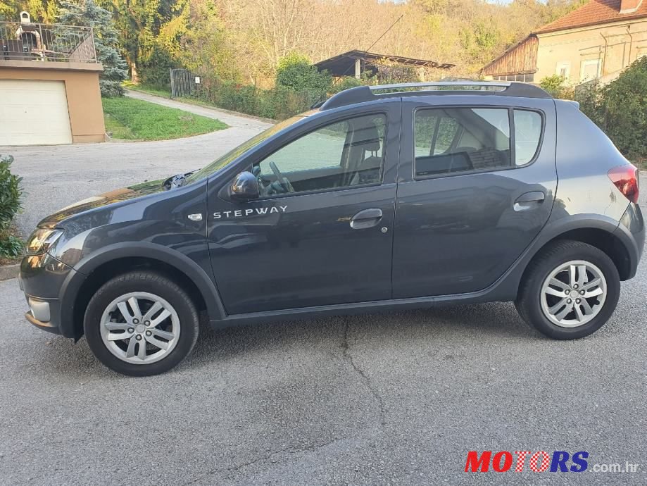 2016' Dacia Sandero photo #3