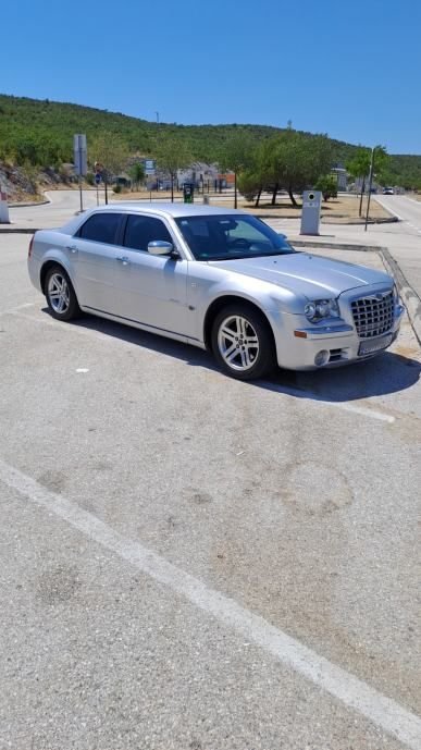 2004' Chrysler 300C photo #1