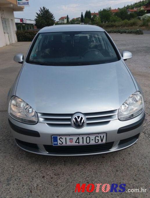 2004' Volkswagen Golf V 1,6 photo #2