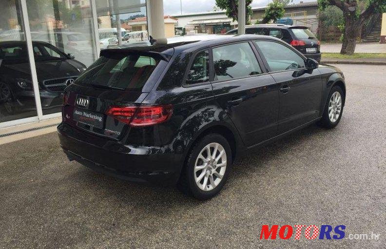 2013' Audi A3 Sportback 1.6Tdi Ambition photo #2