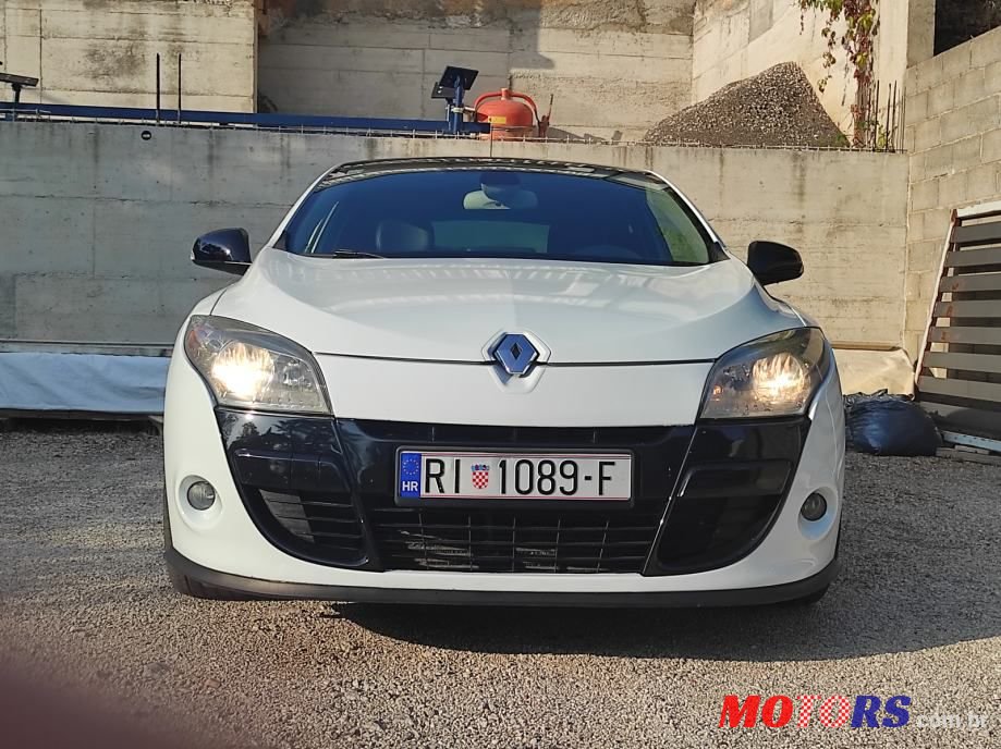 2009' Renault Megane photo #2