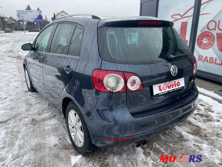 2011' Volkswagen Golf Plus photo #6