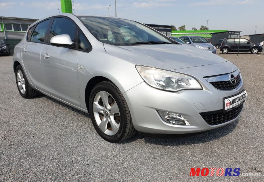 2012' Opel Astra 1,7 Cdti photo #1