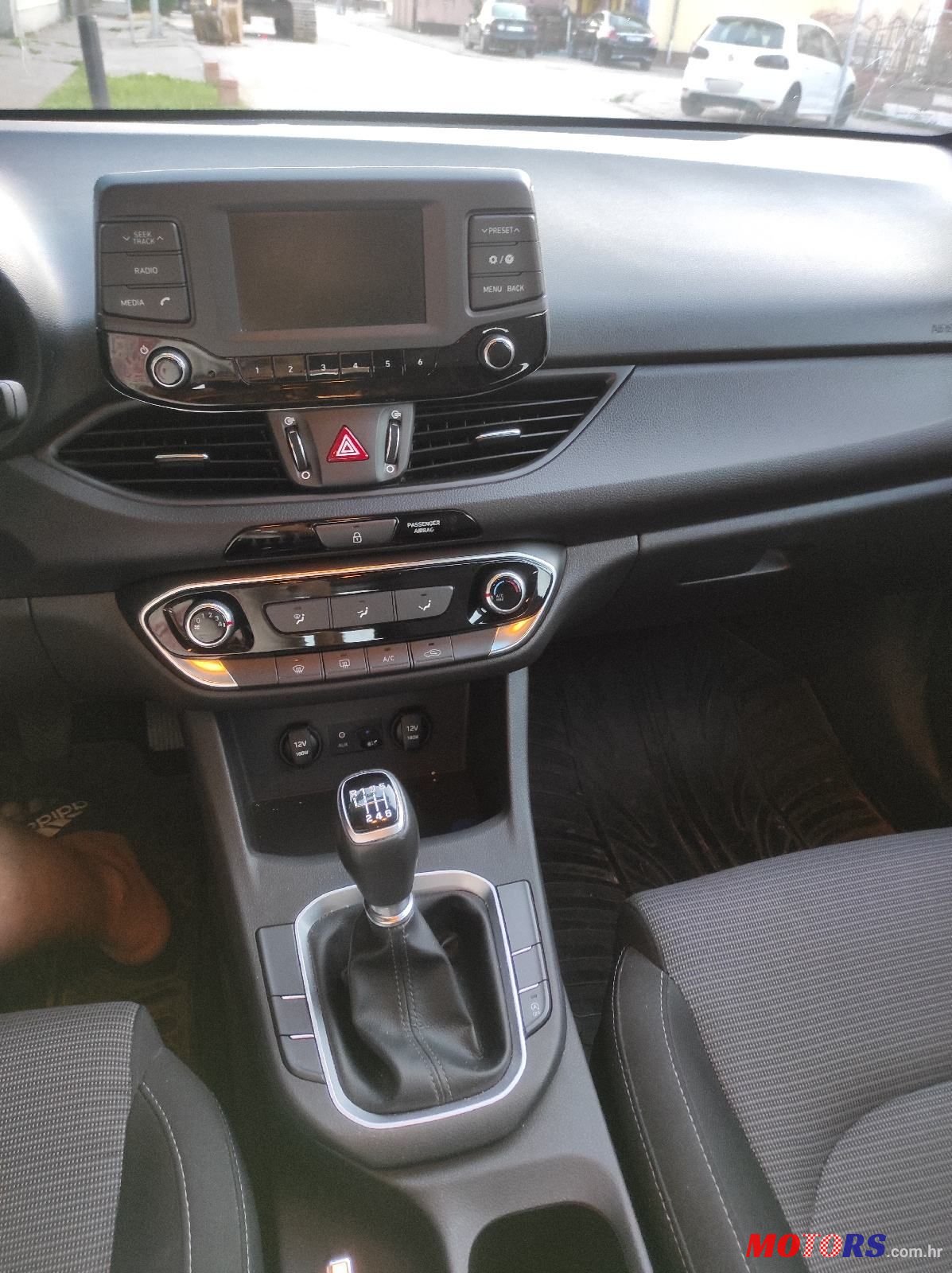 2019' Hyundai i30 1,0 T-Gdi photo #5