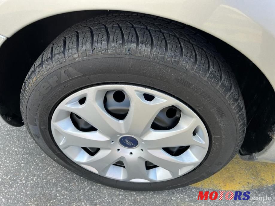 2010' Ford Focus Karavan photo #4