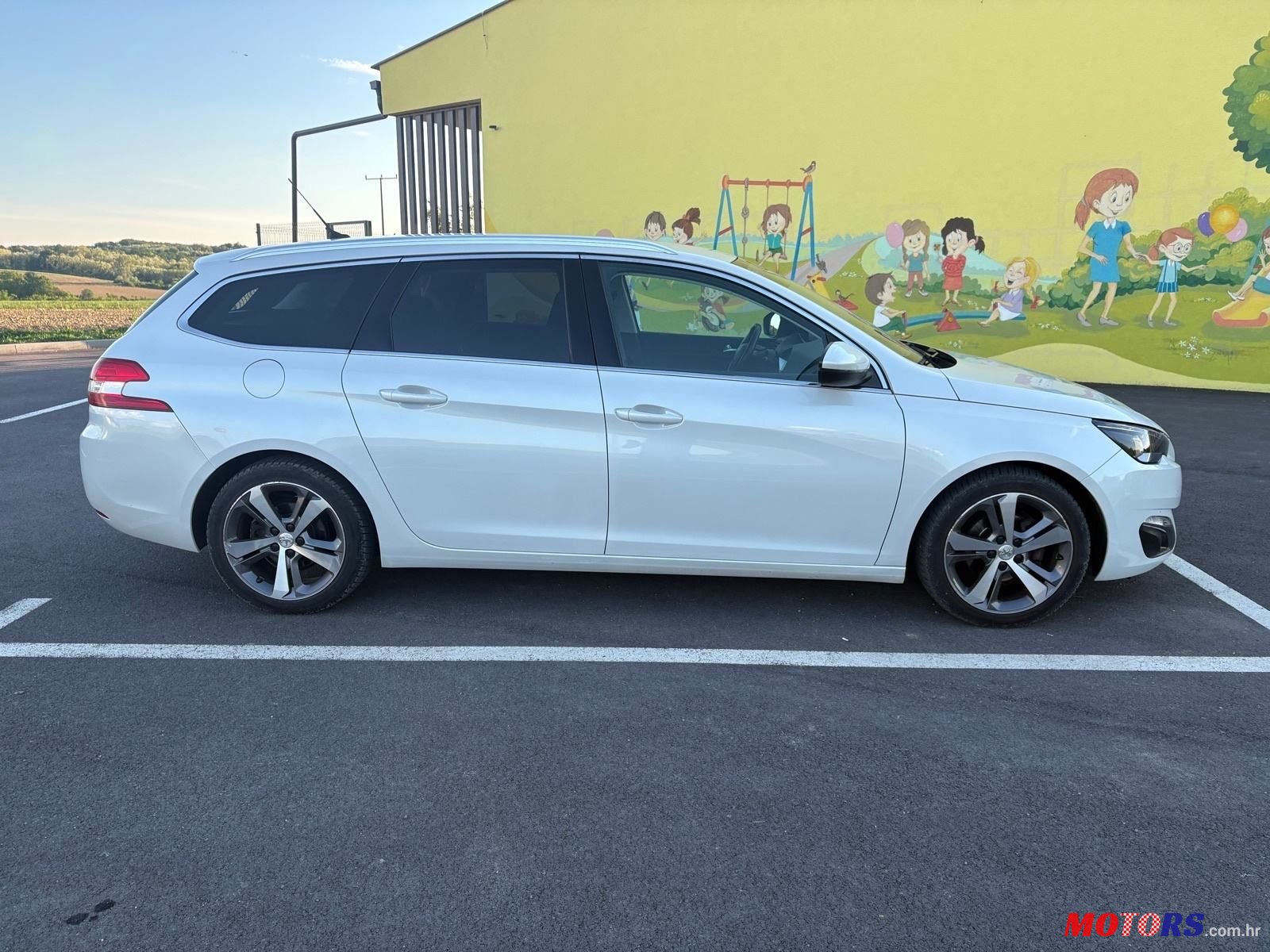 2016' Peugeot 308 Sw photo #6