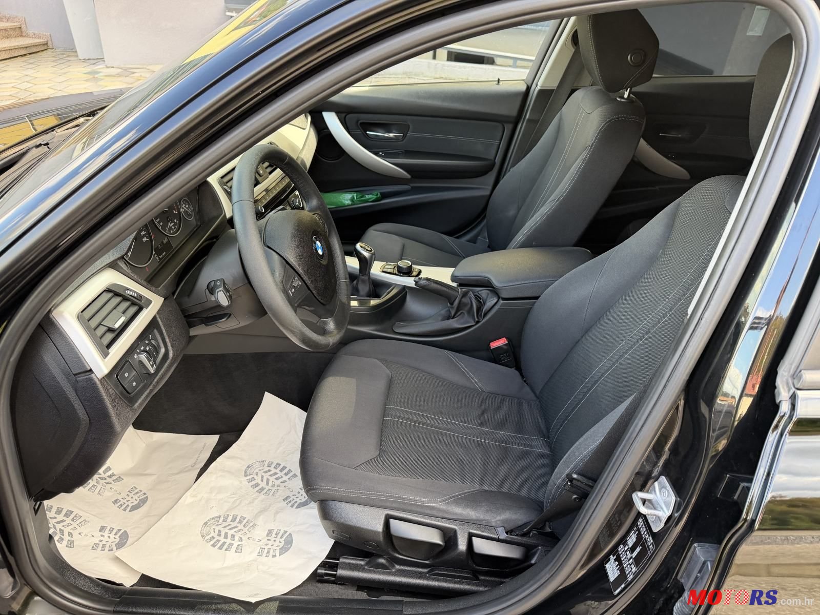 2017' BMW Serija 3 316D Touring photo #5