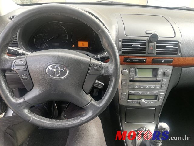 2007' Toyota Avensis photo #2