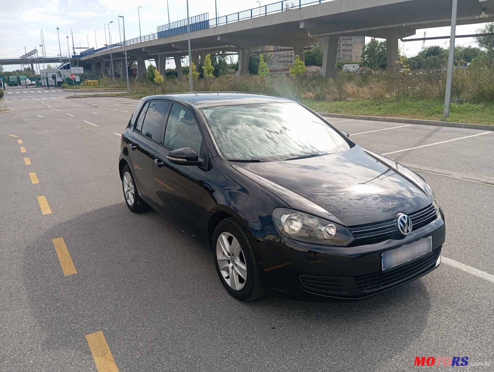 2010' Volkswagen Golf VI 1,6 Tdi photo #1