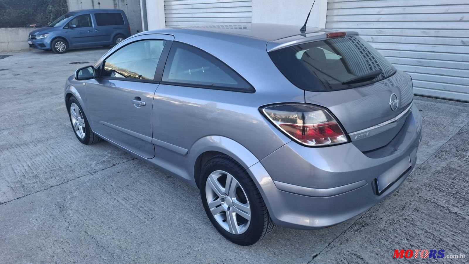 2006' Opel Astra Coupe photo #1