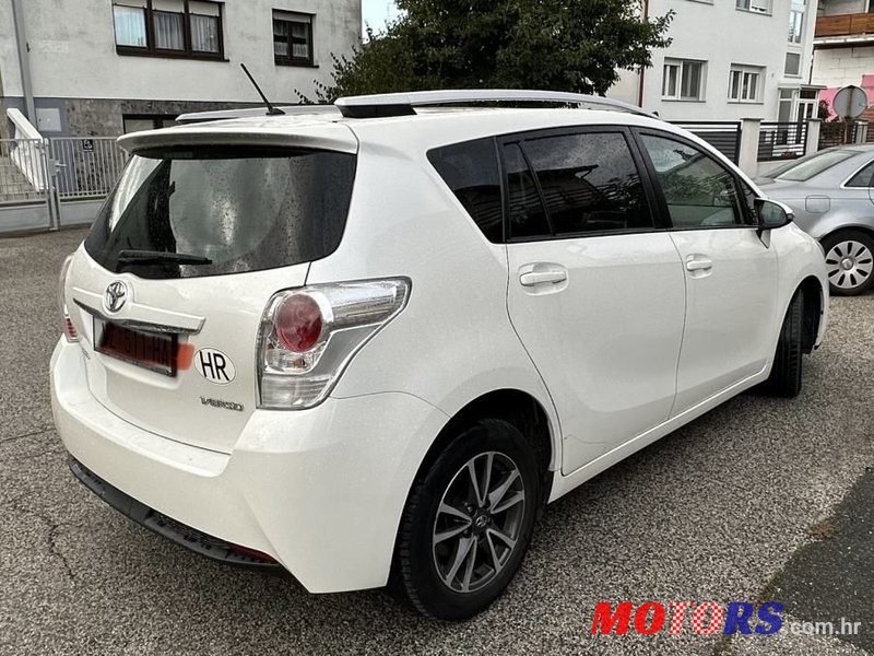 2013' Toyota Verso 2,0 D-4D photo #4