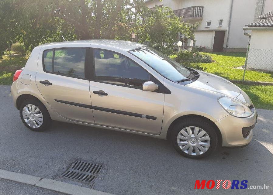 2007' Renault Clio 1,2 16V photo #1