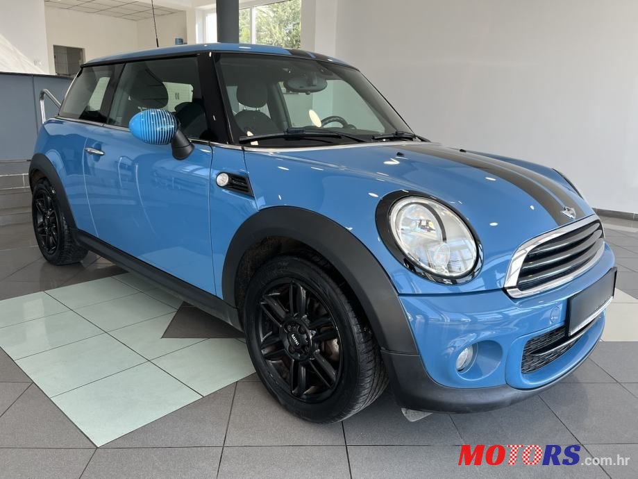 2013' MINI Cooper photo #3