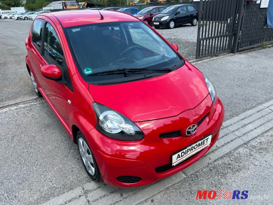 2010' Toyota Aygo photo #2