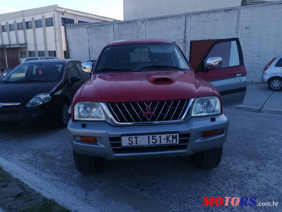 2002' Mitsubishi L200 2.5Tdi photo #2