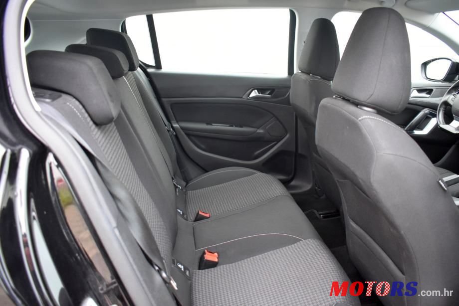 2020' Peugeot 308 1.5 Hdi Active photo #6