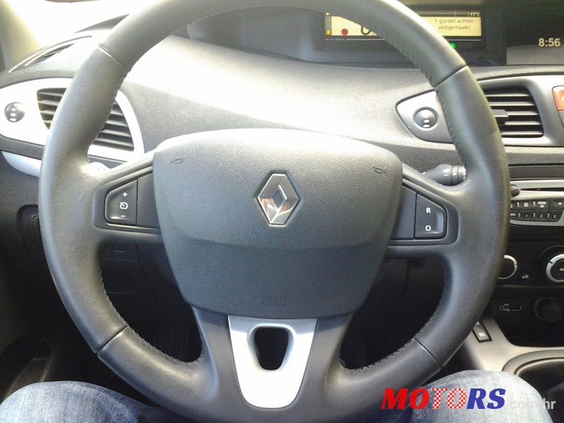 2010' Renault Scenic photo #3