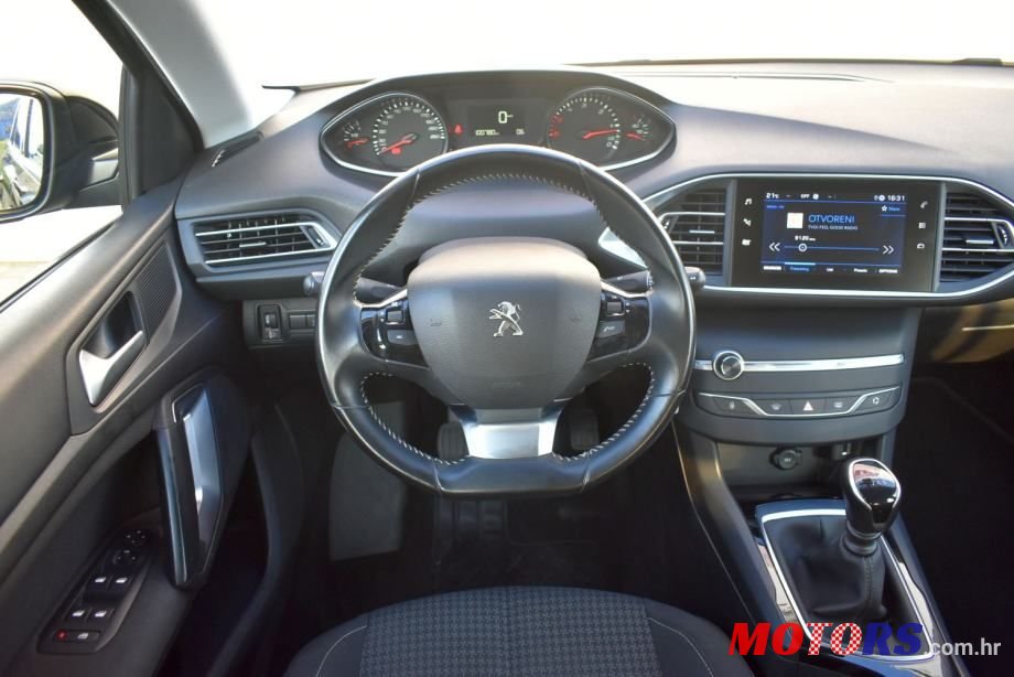 2020' Peugeot 308 1.5 Hdi Active photo #4