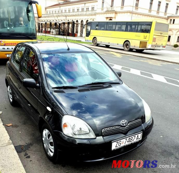 2002' Toyota Yaris 1,0 Vvt-I photo #1