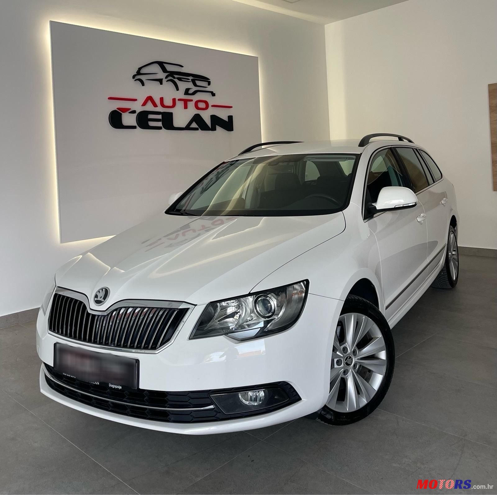 2014' Skoda Superb Combi photo #3