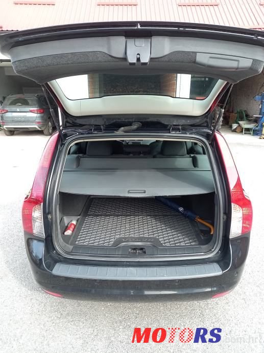 2011' Volvo V50 D2 photo #2