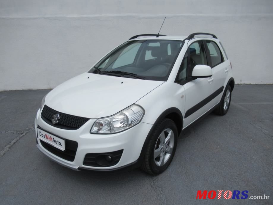 2011' Suzuki SX4 photo #1