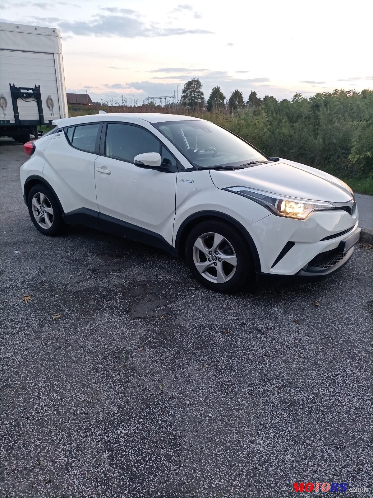 2019' Toyota C-HR 1,8 photo #2