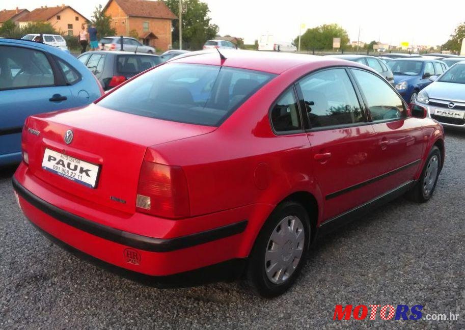 1997' Volkswagen Passat 1,6 photo #1