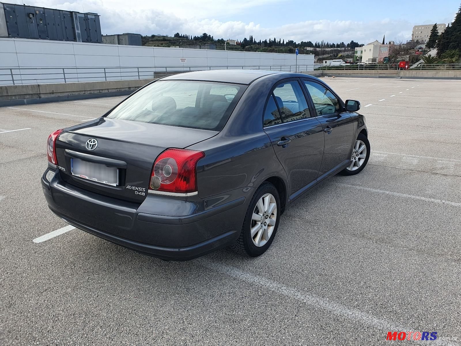 2003' Toyota Avensis 2,0 D-4D photo #2