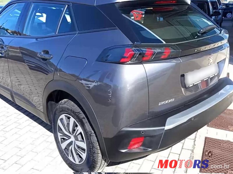 2020' Peugeot 2008 photo #6