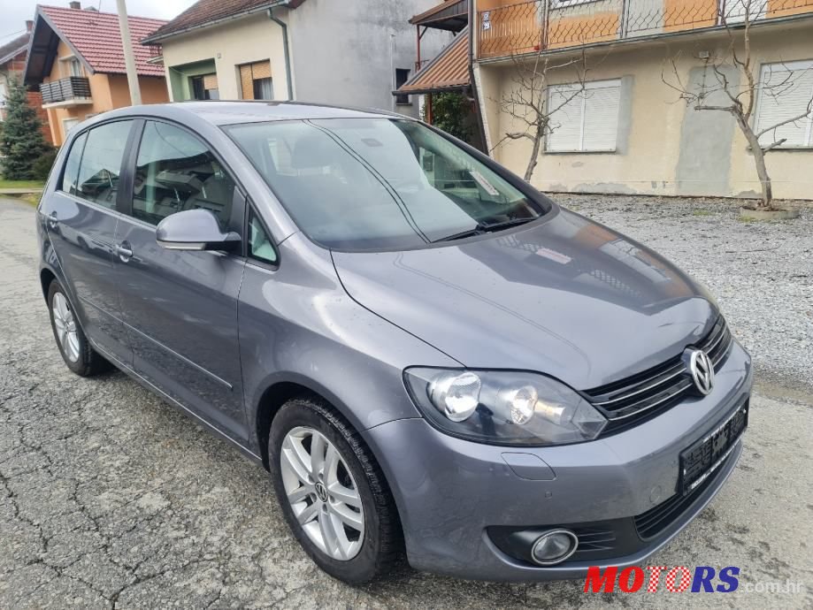 2012' Volkswagen Golf Plus photo #1