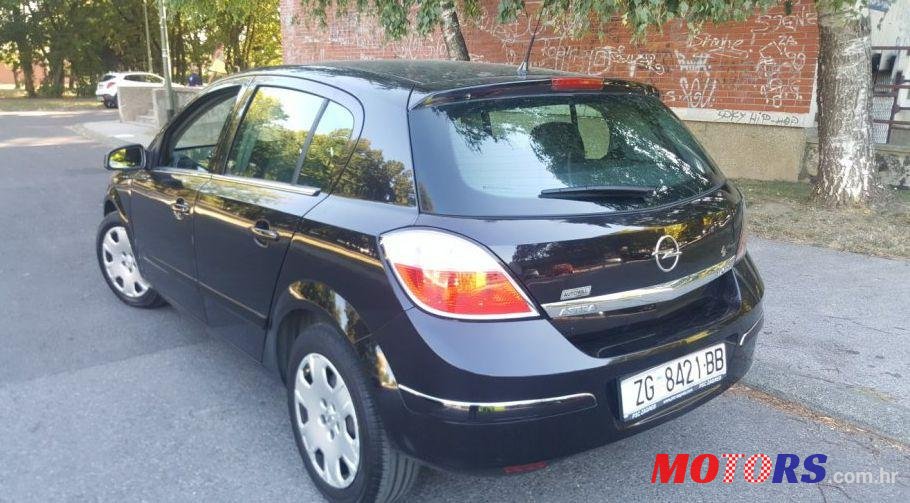 2005' Opel Astra 1,7 Cdti Sport photo #2