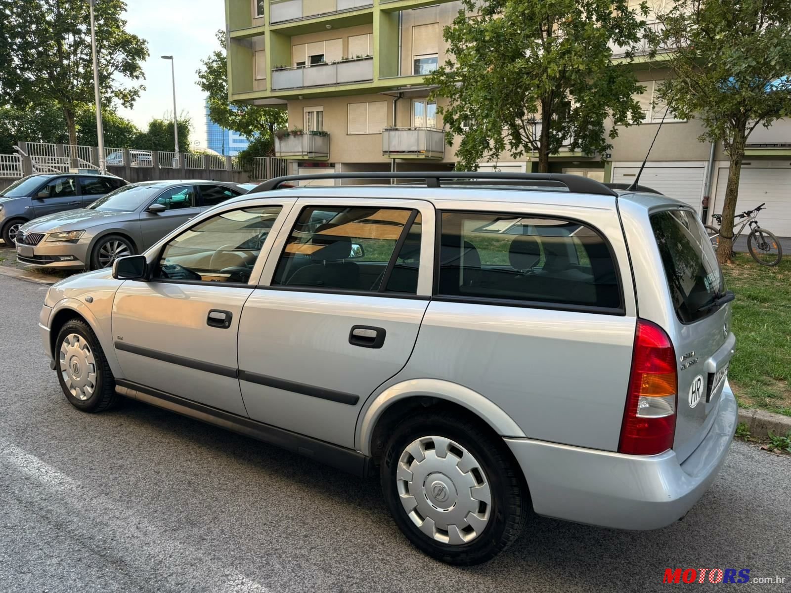2009' Opel Astra Karavan photo #3
