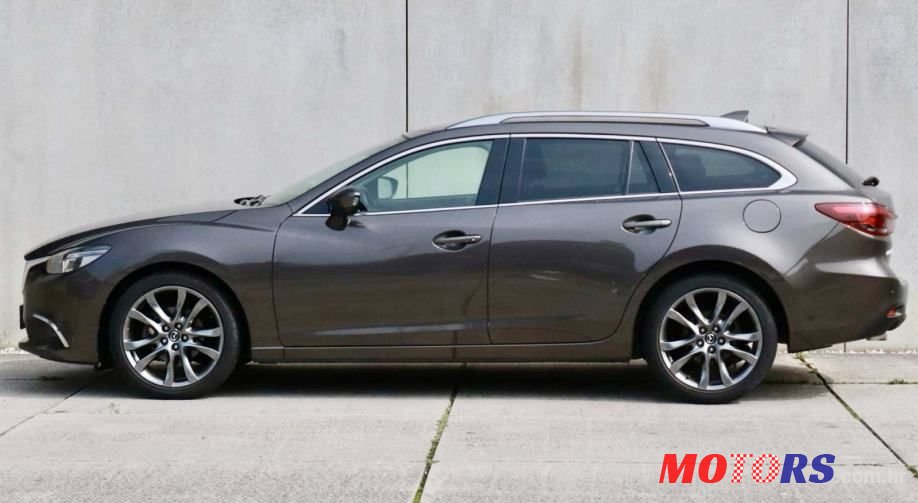 2017' Mazda 6 Sport Combi photo #3