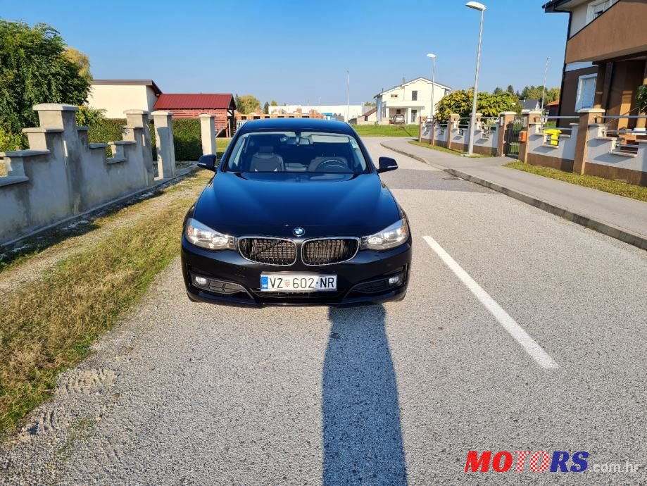 2013' BMW Serija 3 318 photo #2