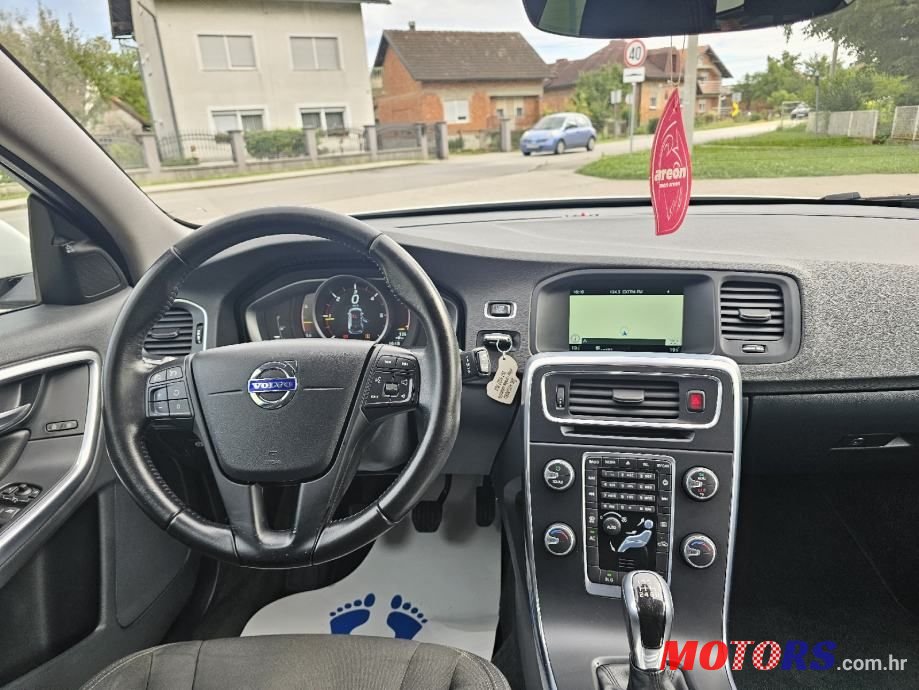 2015' Volvo V60 D3 photo #5