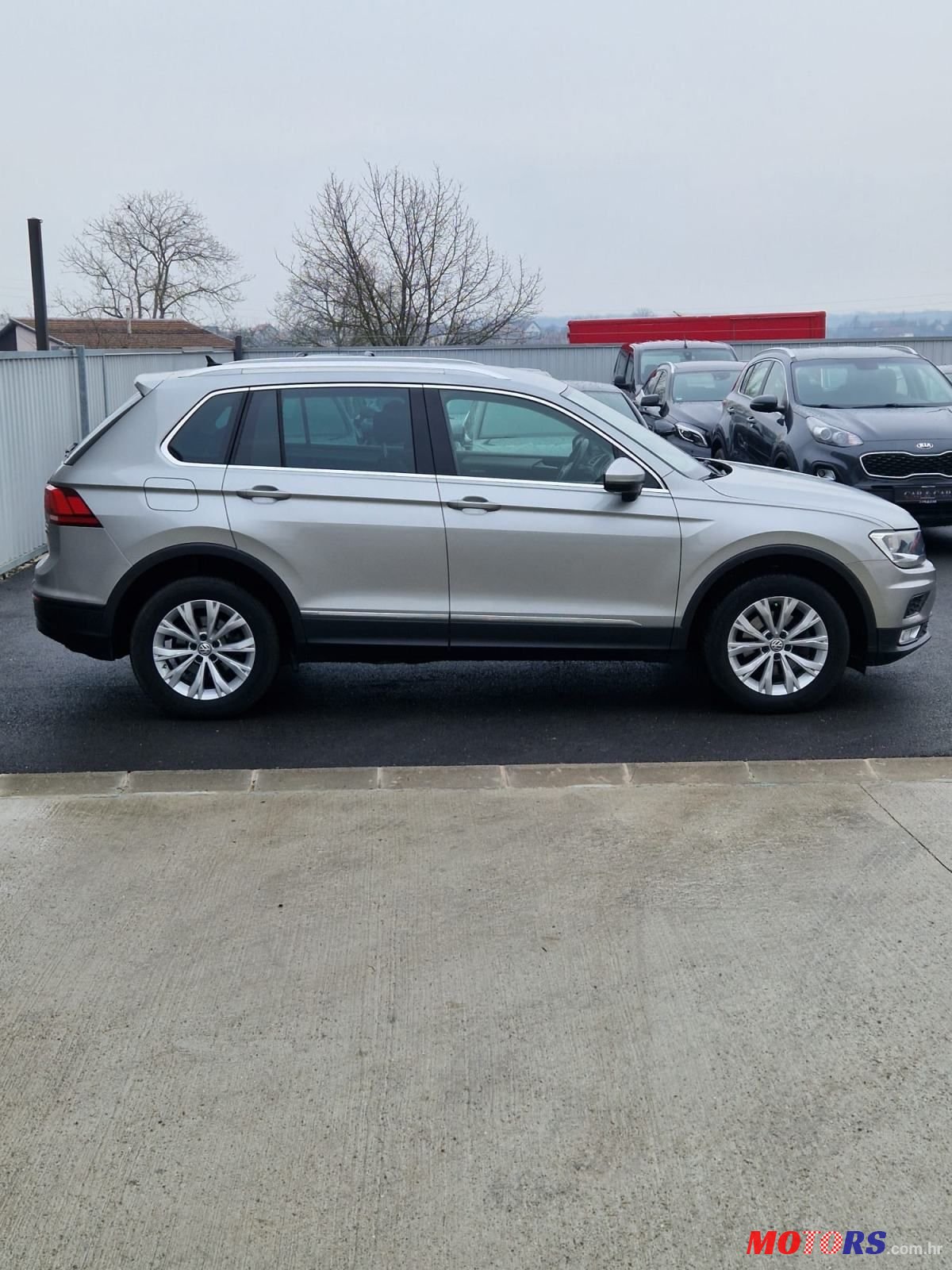 2016' Volkswagen Tiguan photo #5