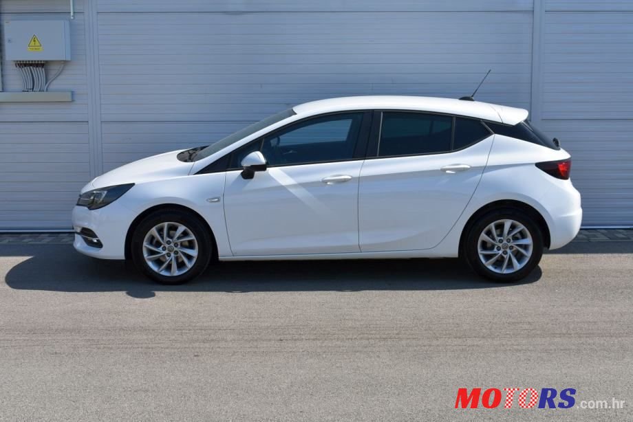 2020' Opel Astra photo #2