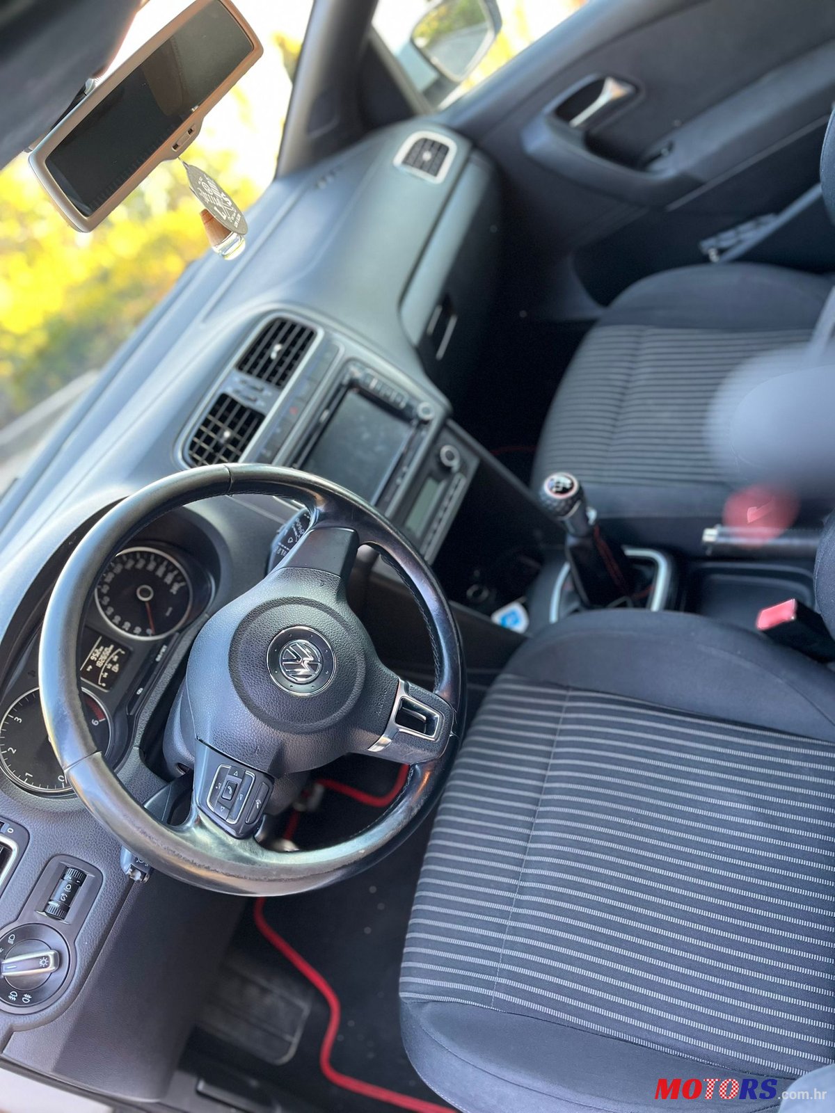 2010' Volkswagen Polo photo #6