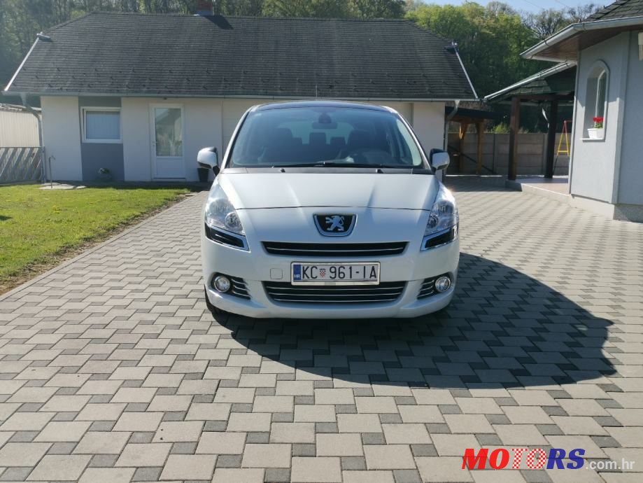 2011' Peugeot 5008 1,6 Hdi photo #2