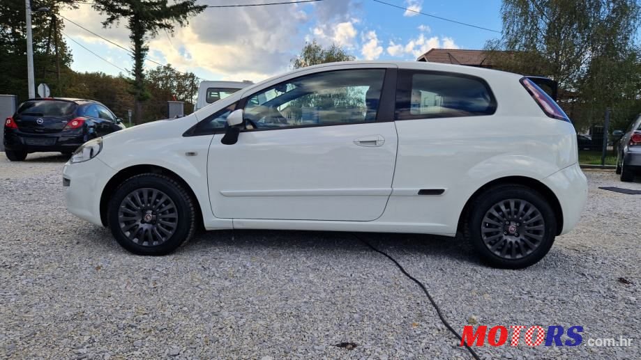2013' Fiat Grande Punto 1.3 Mjtd photo #5