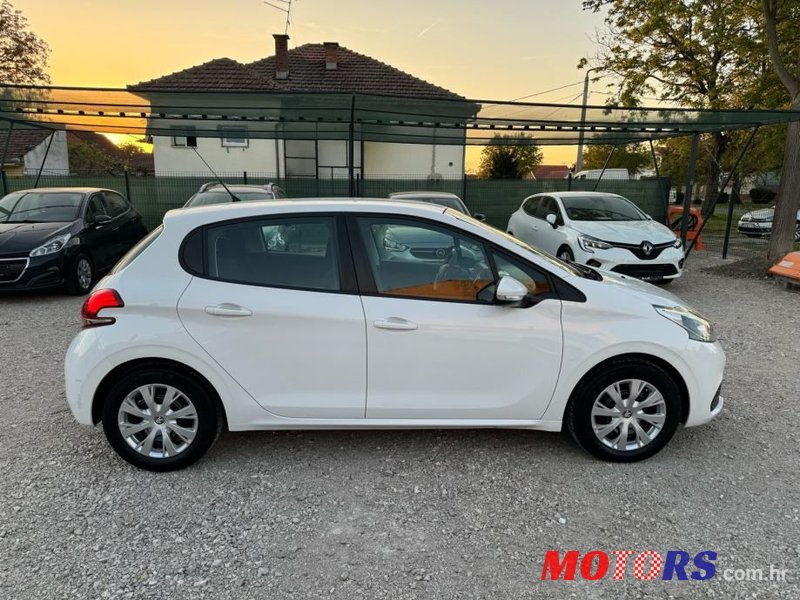 2017' Peugeot 208 1,2 Puretech photo #6