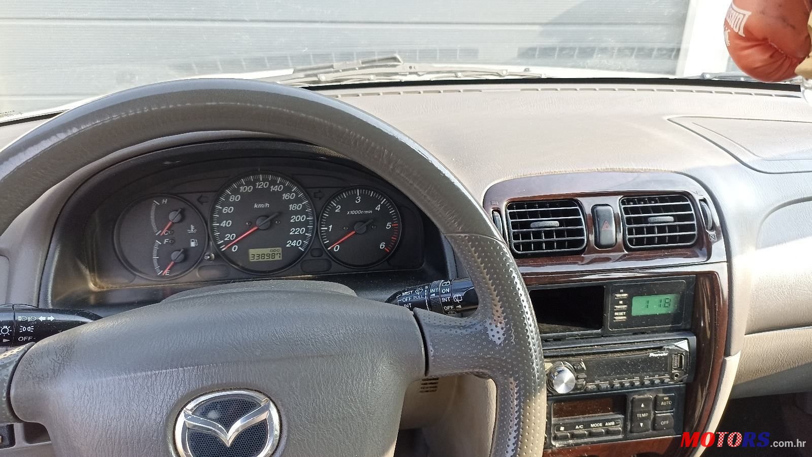 2001' Mazda 626 Wagon photo #4