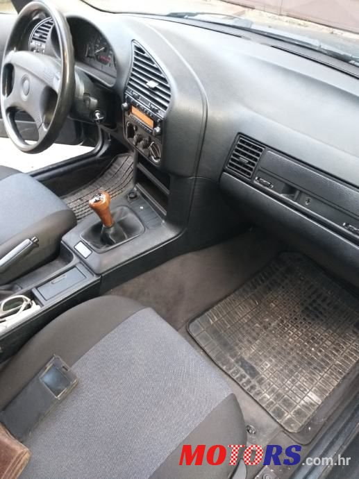 1993' BMW Serija 1 16 I photo #4