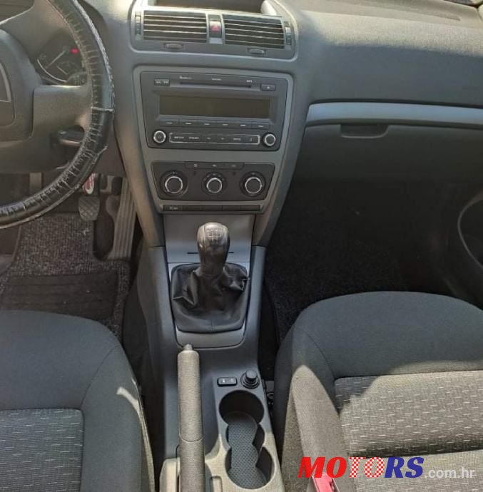2012' Skoda Octavia Combi photo #3