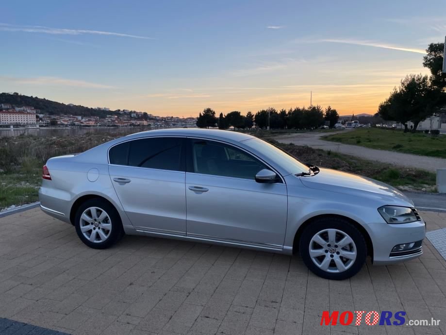 2011' Volkswagen Passat photo #5