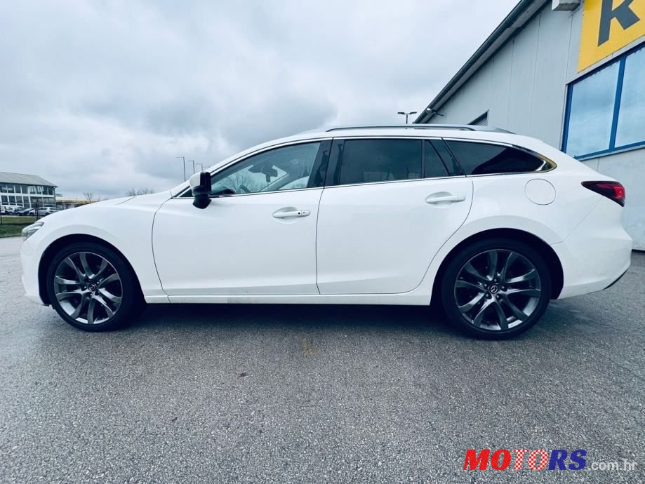 2017' Mazda 6 Sport Combi photo #4