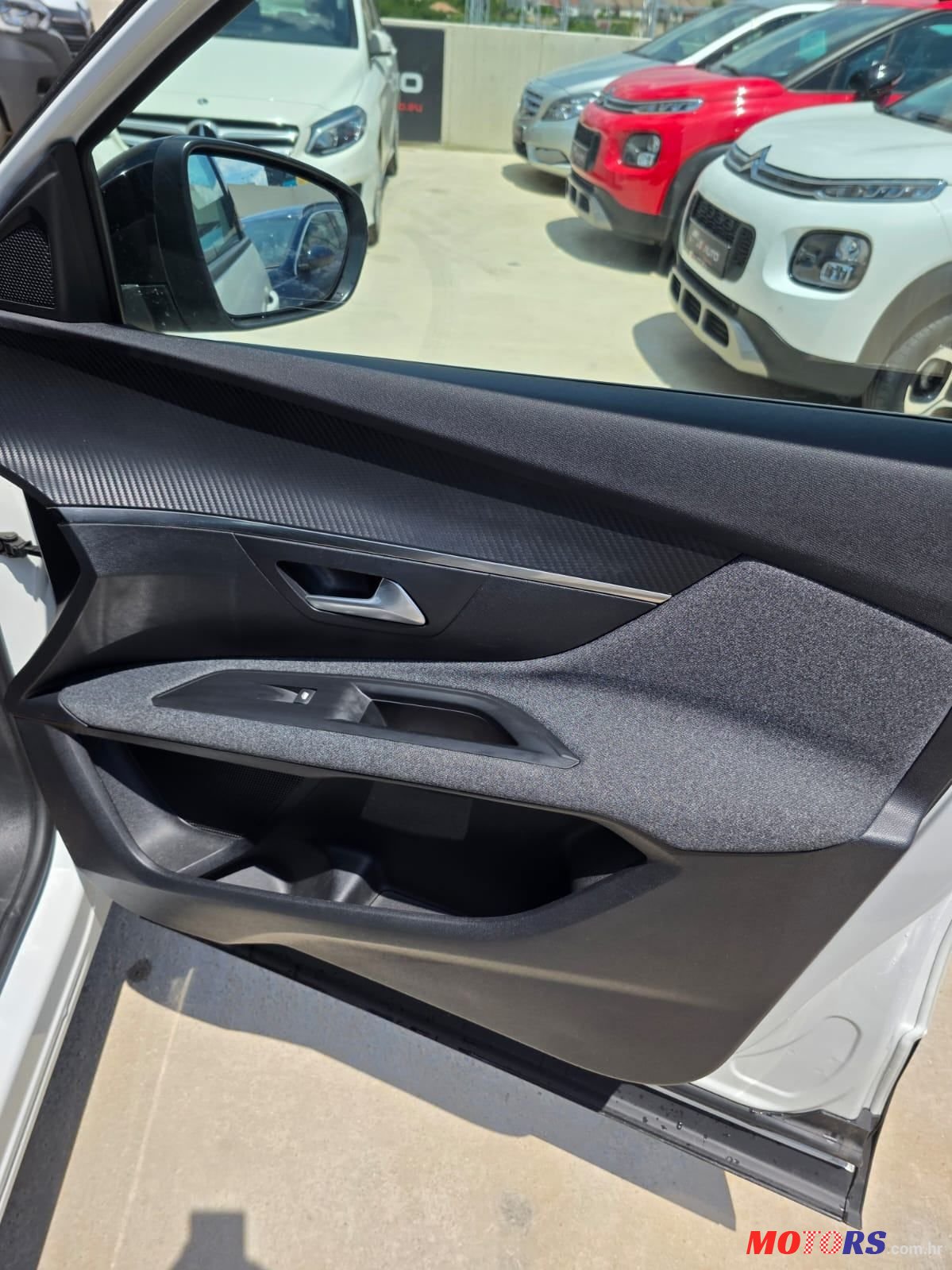 2022' Peugeot 3008 1,5 photo #6