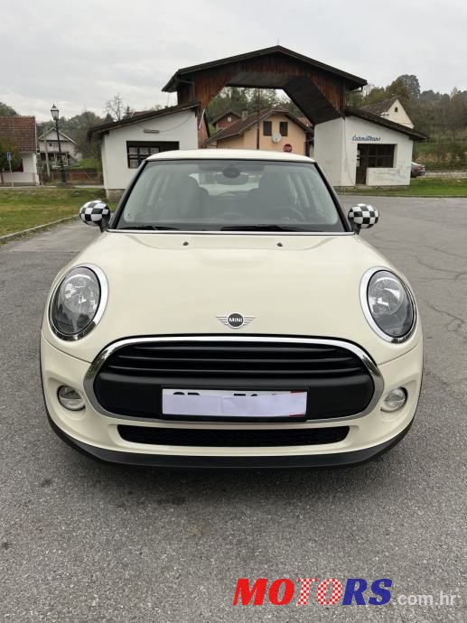 2019' MINI Cooper D photo #6